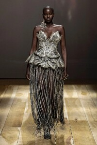 00053-alexander-mcqueen-fall-2023-ready-to-wear-credit-brand.thumb.jpg.c09a6ce1001fbd312b4ac6f13fe650ab.jpg