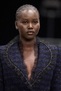 00064-chanel-spring-2023-couture-detail-gorunway.thumb.jpg.b5adcd3fc11aaab657f49d0701769c2a.jpg
