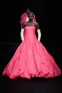 00084-valentino-spring-2023-couture-credit-gorunway.thumb.jpg.57f6849fbfa7d8a1c6b0890ea335b9d9.jpg