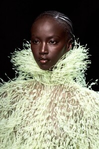 00100-valentino-spring-2023-couture-details-credit-gorunway.thumb.jpg.39d37f6f43e71b1403fc4ae25c357fe1.jpg
