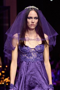 00137-versace-spring-2023-ready-to-wear-details-credit-gorunway.thumb.jpg.0b07568540c9349ff37582d59bb5b84d.jpg