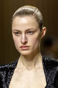 00175-alexander-mcqueen-fall-2023-ready-to-wear-details-credit-brand.thumb.jpg.c1a5a3c8bb0337507edad1356eb1b370.jpg
