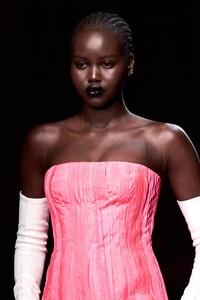 00187-valentino-spring-2023-couture-details-credit-gorunway.thumb.jpg.d9a740e11ae415a07fb566d7cc927edf.jpg