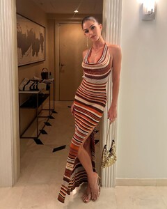 [2023.12.31] msgigiparis_414231507_302828832188731_6880261672605741778_n.jpg