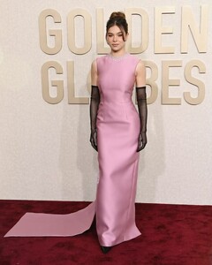 [2024.01.08] 1 haileesteinfeld_417444695_1076231686745896_1046780962219143649_n.jpg