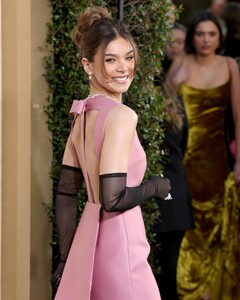 [2024.01.08] 1 haileesteinfeld_417925722_808816931003379_4091174719665448767_n.jpg