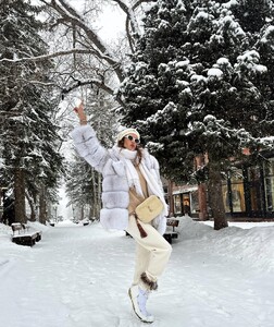 [2024.01.16] alessandraambrosio_420132857_18412124722000670_6265702095272068644_n.jpg