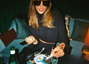 [2024.01.18] alessandraambrosio_420014952_18412475977000670_2077795272895155764_n.jpg