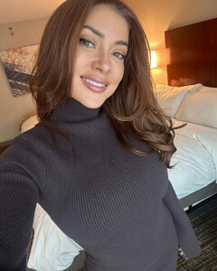 [2024.01.19] ariannyceleste_420499436_18413364076023607_2606916662636391929_n.jpg