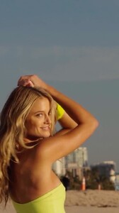 2024_01.30si_swimsuit_422068455_299986879339572_62371451046721670_n.thumb.jpg.358c1d5e15109b61df13551ad59a8e0f.jpg