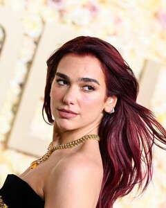 433848804_dualipa-goldenglobeawards-7.jpg