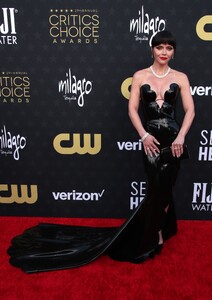 437664634_0015194632258_13_hqcelebcorner-net_439.jpg