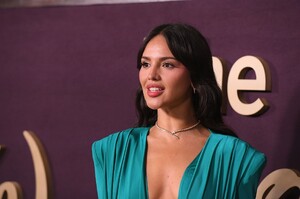 438069692_eiza-20.jpg