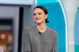 441188084_daisy-ridley-001.jpg