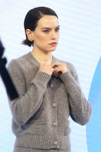 441188143_daisy-ridley-007.jpg