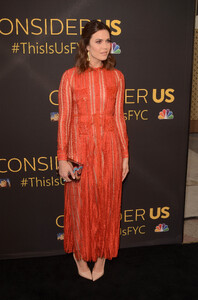 49200619_mandymoore_picturepub_001.jpg