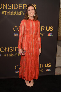 49200629_mandymoore_picturepub_003.jpg