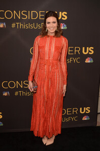 49200640_mandymoore_picturepub_005.jpg