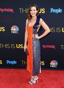 52656306_picturepub_mandymoore_26sep2017_thisisus-8.jpg