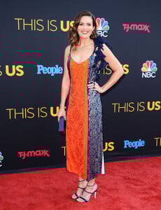 52656308_picturepub_mandymoore_26sep2017_thisisus-9.jpg
