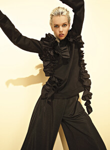 93c1b0f0-24-gina-gorgeous-spring-2023.thumb.jpg.7cee996b83686b6db5e3feb6c09b7b97.jpg