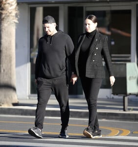 Adriana_Lima_out_and_about_in_Los_Angeles_01-16-2024__11_.jpg
