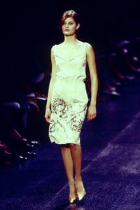 BCBG2001WomenRTW23.thumb.jpg.055e7980087497eae2b657e7110ad80b.jpg