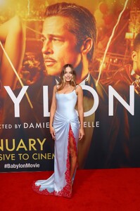 Babylon_Australian_Premiere_281529~0.jpg