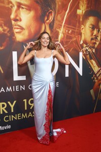Babylon_Australian_Premiere_282129~0.jpg