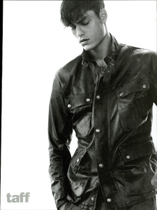 Belstaff_Fall_Winter_2005_06_02.thumb.png.3bc20c8e37a421d33c646339b1dadcee.png