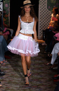 BetseyJohnson2002SS1.thumb.jpg.afe5e875d7739b41110ca79fec85d602.jpg