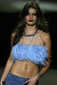 BetseyJohnson2004SS2.thumb.jpg.802334b07a4d9f5e4746f30a954a5648.jpg