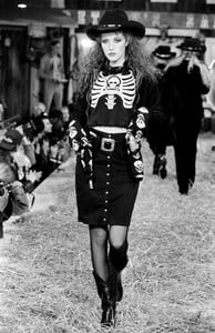 Betsey_Johnson_FW1995_04.jpg