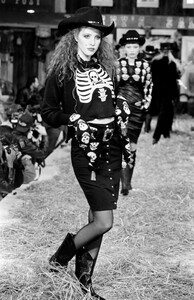 Betsey_Johnson_FW1995_07.jpg