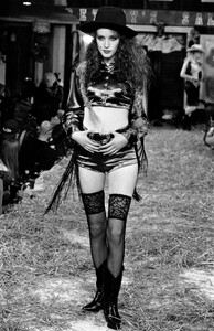 Betsey_Johnson_FW1995_10.jpg