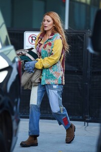 Blake-Lively---Filming-It-Ends-with-Us-in-Jersey-City-03.jpg