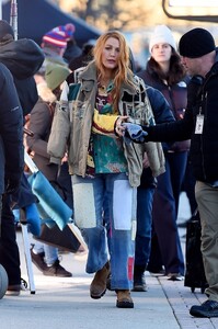 Blake-Lively---Filming-It-Ends-with-Us-in-Jersey-City-10.jpg