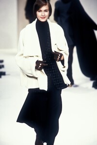 Cerruti1994WomenRTW40.thumb.jpg.feac25a95387a1fd1bae3560ed08fdca.jpg