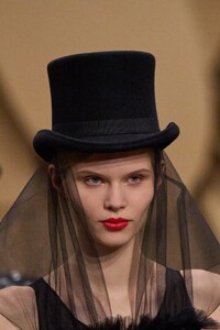 ChanelHCclpS23027.thumb.jpg.ad1f29e34455c5419eb78ae6716227e2.jpg