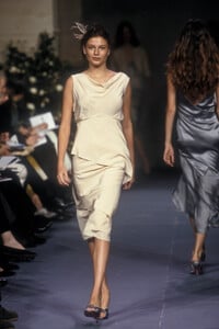 Chloe1999WomenRTW74.thumb.jpg.462fea2340472ee19c35bb1be6d31b48.jpg