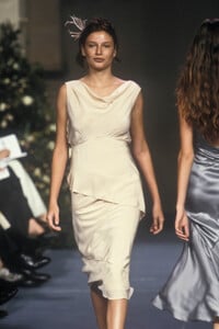 Chloe1999WomenRTW76.thumb.jpg.a57df23116a96a8c5b553f0e63251402.jpg