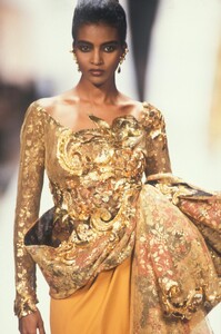 ChristianDior1990HauteCouture120.thumb.jpg.7155dd8cd6d797cb94075d9a093d3b8c.jpg