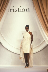 ChristianDior1990HauteCouture306.thumb.jpg.430c4346b402572cd4838dabe97e0cb4.jpg