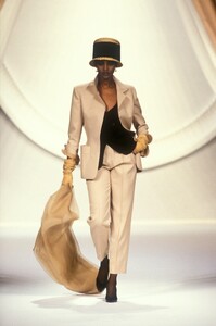 ChristianDior1990HauteCouture7.thumb.jpg.7d96b961d71d6dd1fb92e4cc01e107a2.jpg