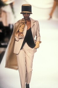 ChristianDior1990HauteCouture9.thumb.jpg.091a4cf3a5613ad34bcc79f5b542bce2.jpg