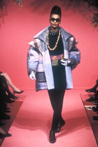 ChristianLacroix1991WomenRTWFW94.thumb.jpg.a548f85209b1926e35b1a86de3b7392b.jpg