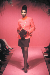 ChristianLacroix1991WomenRTWFW95.thumb.jpg.af2738fd49f66361f4e43eafa3adf173.jpg