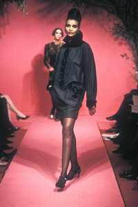 ChristianLacroix1991WomenRTWFW96.thumb.jpg.79421ef3137e76e3de91aa18465033ba.jpg