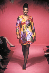 ChristianLacroix1991WomenRTWFW98.thumb.jpg.236510198da21cd410bc7855ff78e09e.jpg