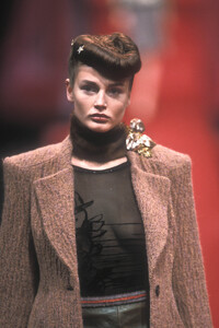 ChristianLacroix1998WomenRTW69.thumb.jpg.8f047b59674d27ad00373046fb08b4ad.jpg